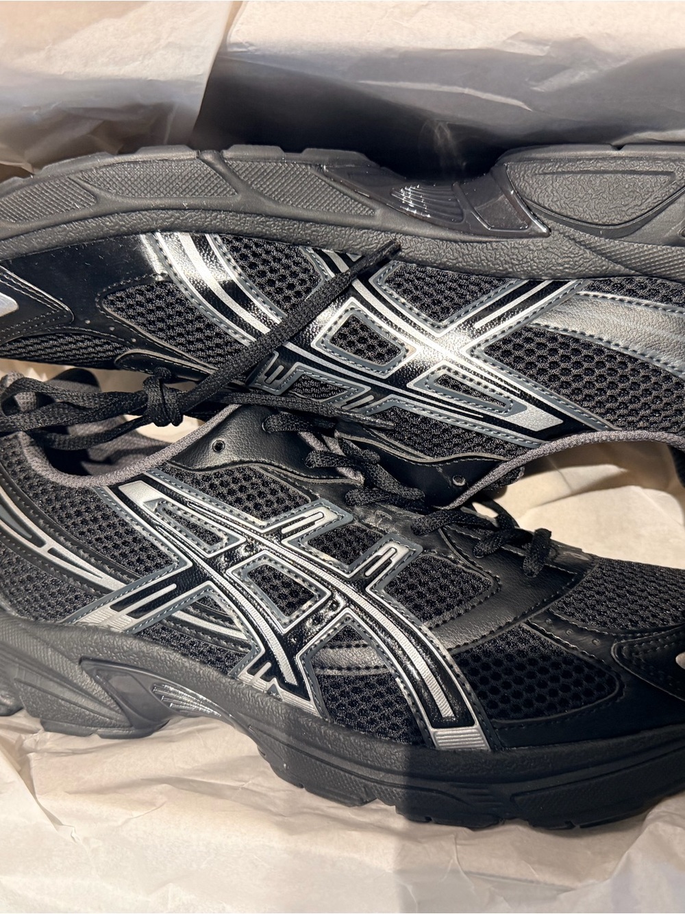 ASICS Men's Black with Silver Athletic Running Sneakers